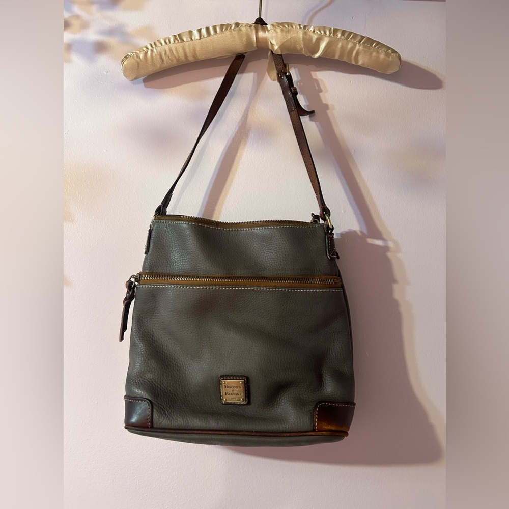Dooney & Bourke VINTAGE 💯 leather, Pebble Grain shoulder bag
